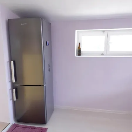 Floor In The Center Of 公寓