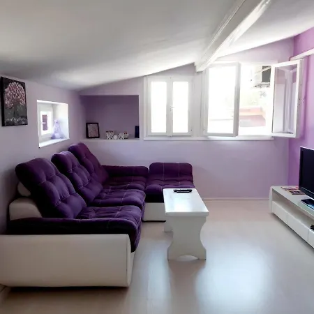 Floor In The Center Of Apartament