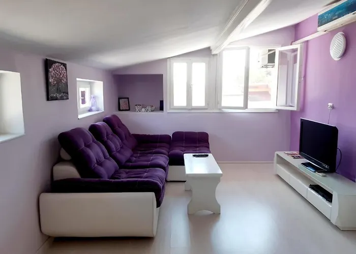 Floor In The Center Of Апартамент